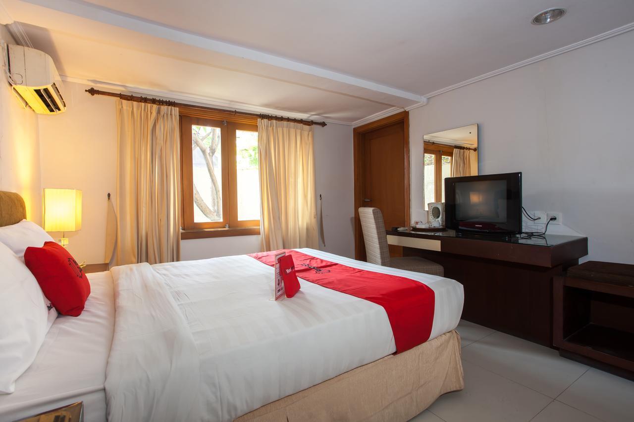 Hotel RedDoorz Premium @ Raya Nginden Wonotjolo Zewnętrze zdjęcie
