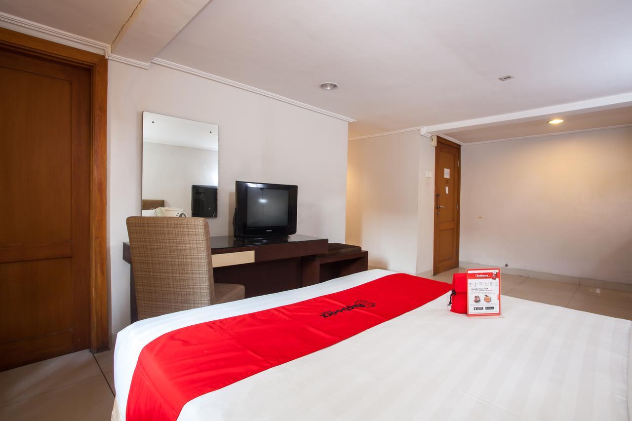 Hotel RedDoorz Premium @ Raya Nginden Wonotjolo Zewnętrze zdjęcie