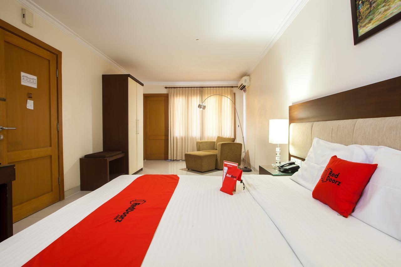 Hotel RedDoorz Premium @ Raya Nginden Wonotjolo Zewnętrze zdjęcie