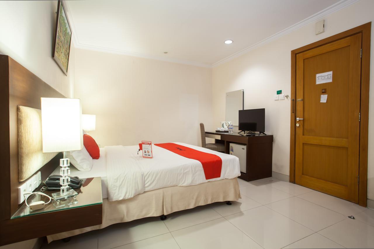 Hotel RedDoorz Premium @ Raya Nginden Wonotjolo Zewnętrze zdjęcie