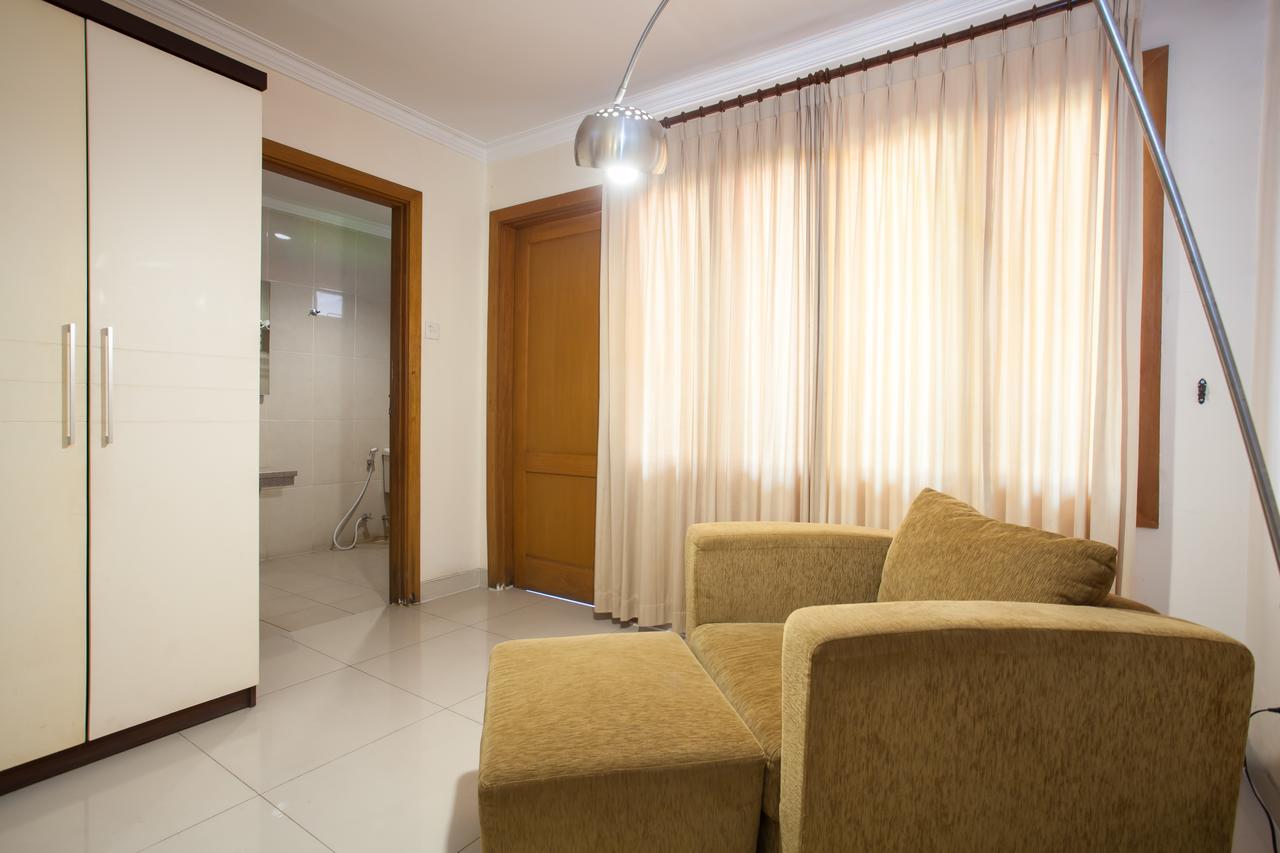 Hotel RedDoorz Premium @ Raya Nginden Wonotjolo Zewnętrze zdjęcie