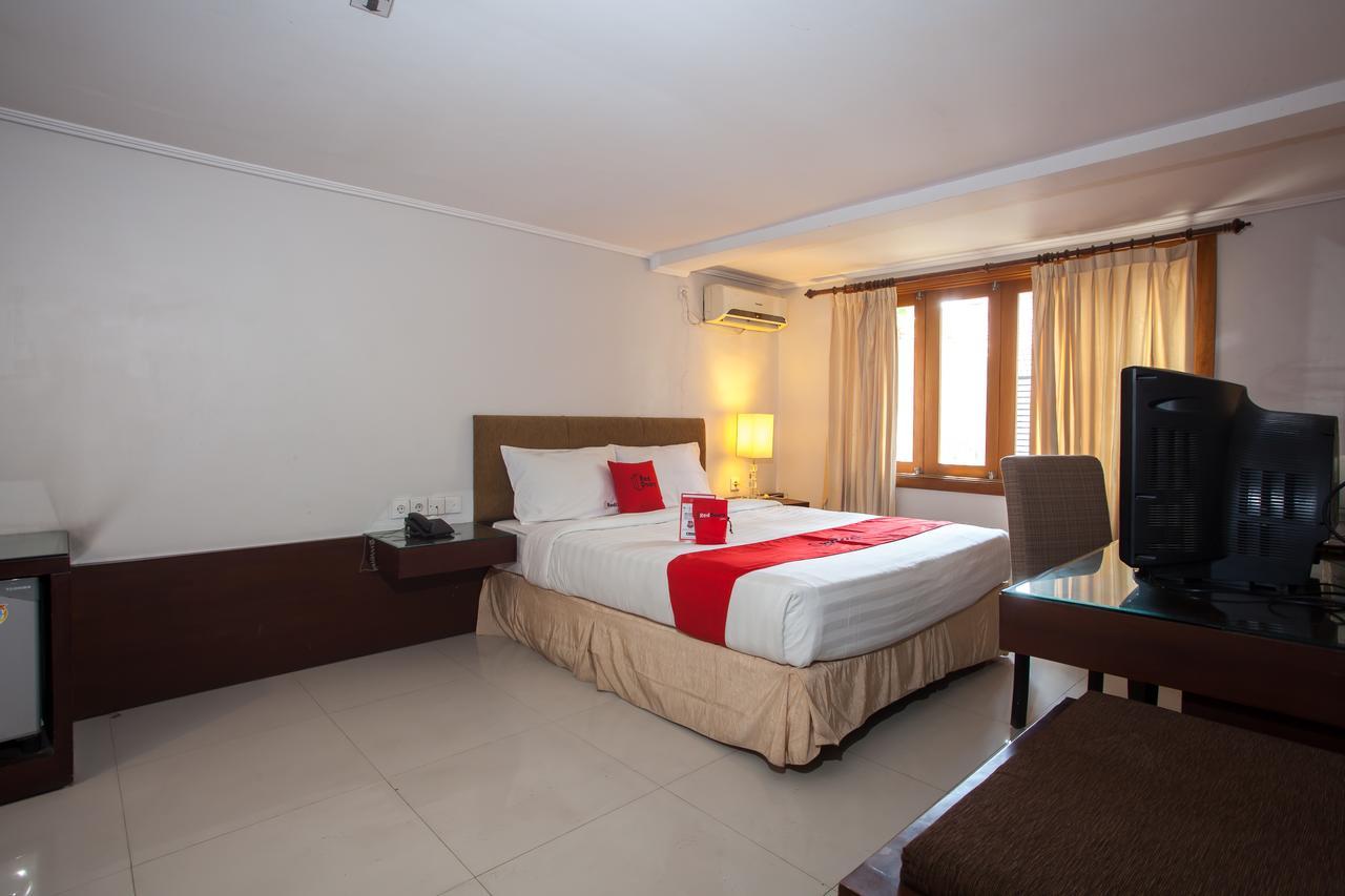 Hotel RedDoorz Premium @ Raya Nginden Wonotjolo Zewnętrze zdjęcie