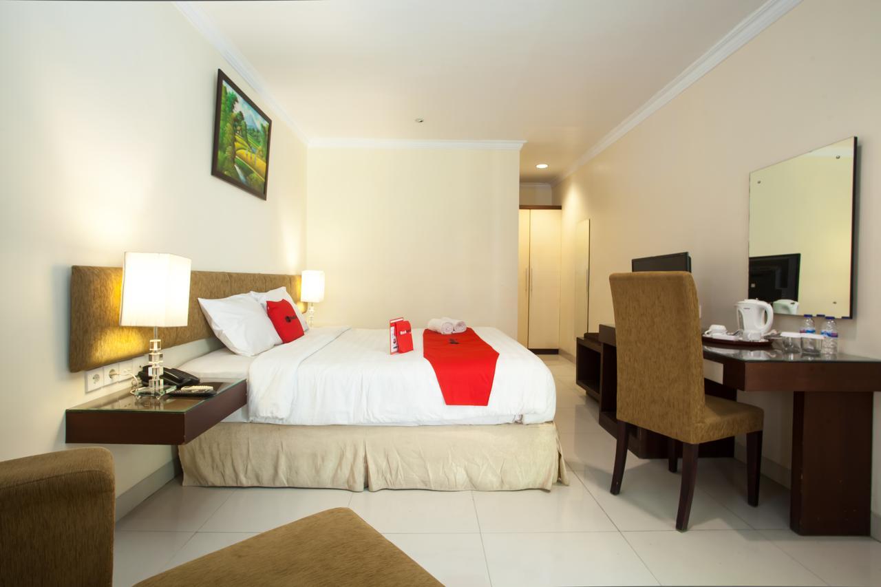Hotel RedDoorz Premium @ Raya Nginden Wonotjolo Zewnętrze zdjęcie