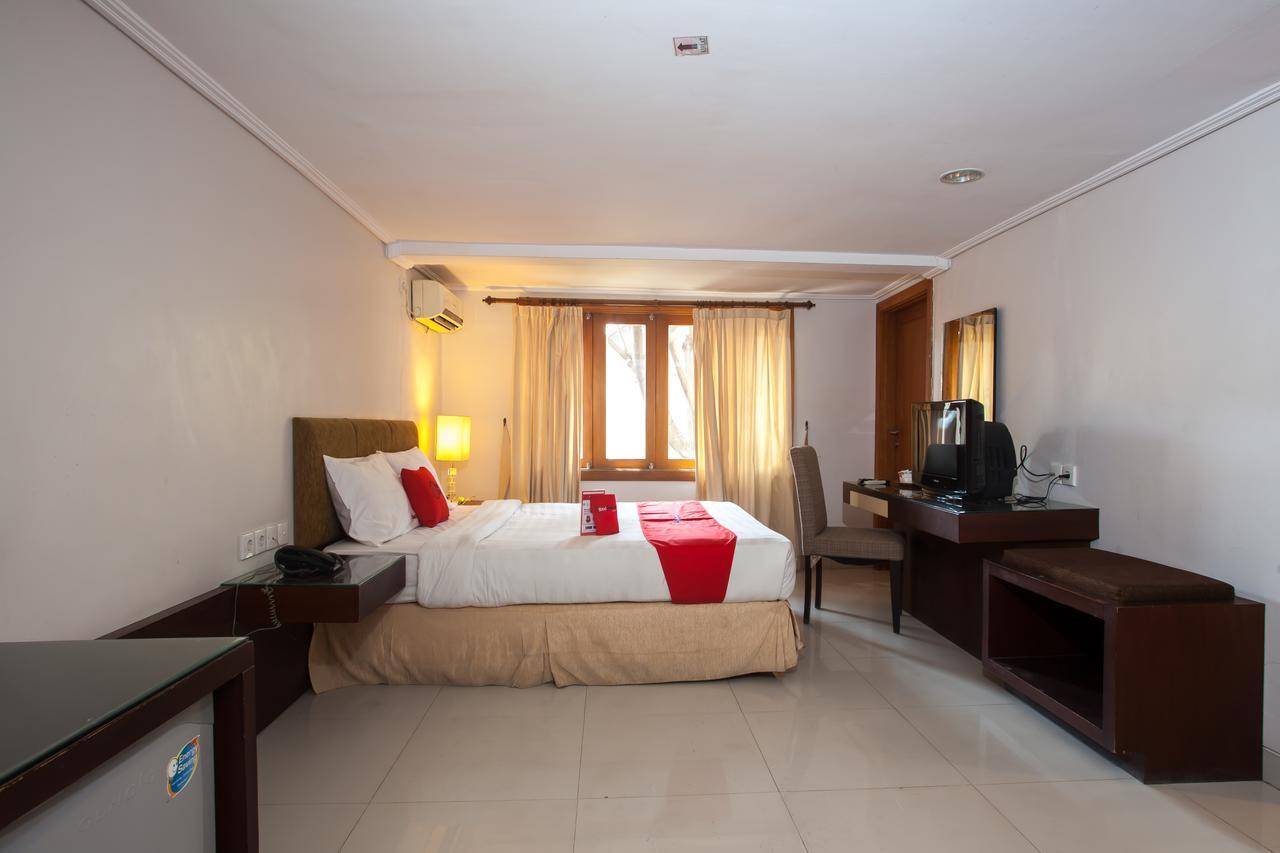 Hotel RedDoorz Premium @ Raya Nginden Wonotjolo Zewnętrze zdjęcie