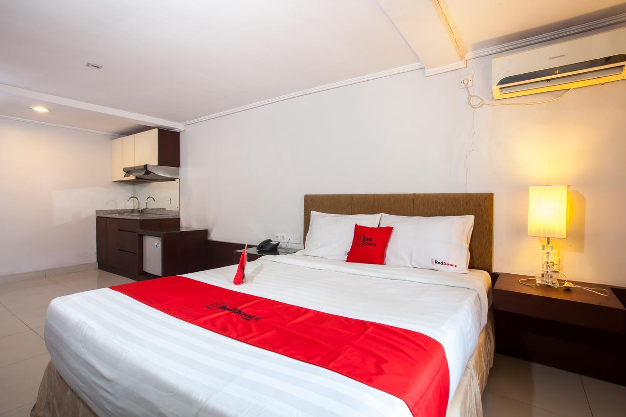 Hotel RedDoorz Premium @ Raya Nginden Wonotjolo Zewnętrze zdjęcie