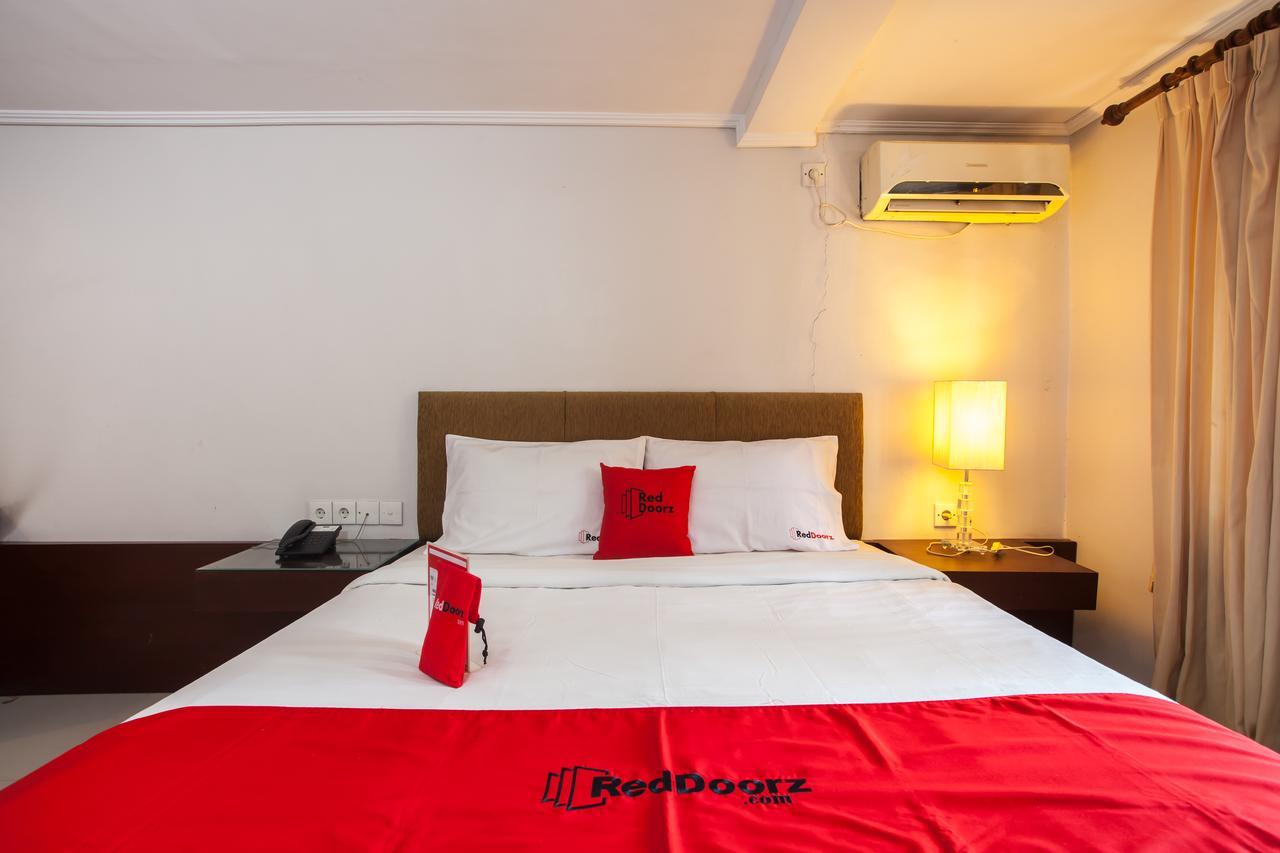 Hotel RedDoorz Premium @ Raya Nginden Wonotjolo Zewnętrze zdjęcie
