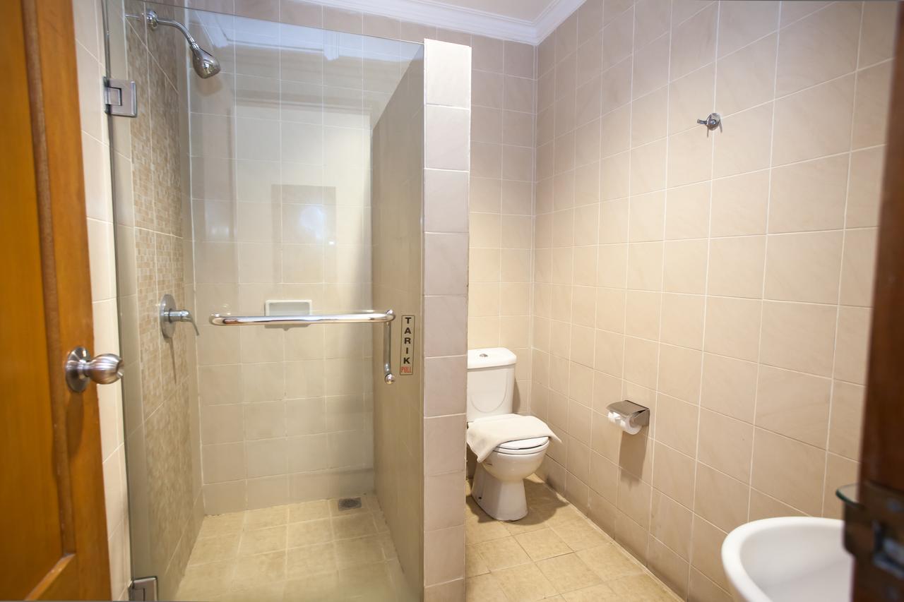 Hotel RedDoorz Premium @ Raya Nginden Wonotjolo Zewnętrze zdjęcie