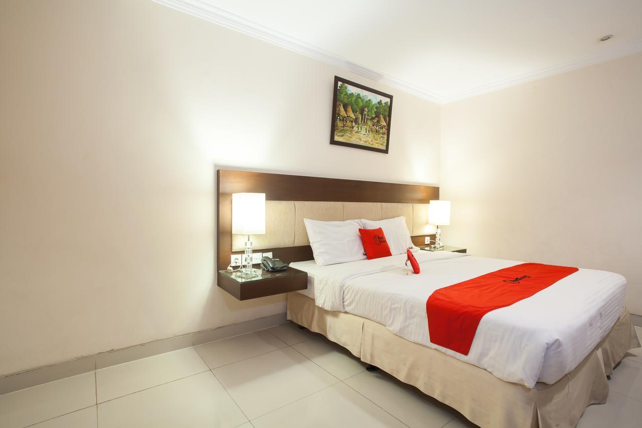 Hotel RedDoorz Premium @ Raya Nginden Wonotjolo Zewnętrze zdjęcie